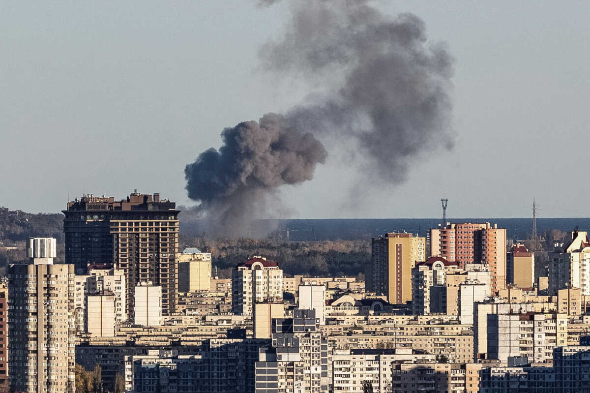 Πόλεμος στην Ουκρανία: Μαζική επίθεση της Ρωσίας σε ενεργειακές εγκαταστάσεις – «Πολεμούν αμάχους»