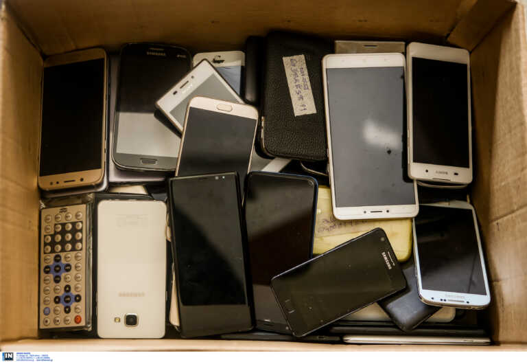 5,3 δισεκατομμύρια κινητά τηλέφωνα θα πεταχτούν το 2022 αλλά λίγα θα ανακυκλωθούν