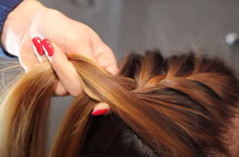 Κομμώτρια στην Θεσσαλονίκη μάζεψε εκατό κοτσίδες μαλλιών για γυναίκες που πάσχουν από καρκίνο