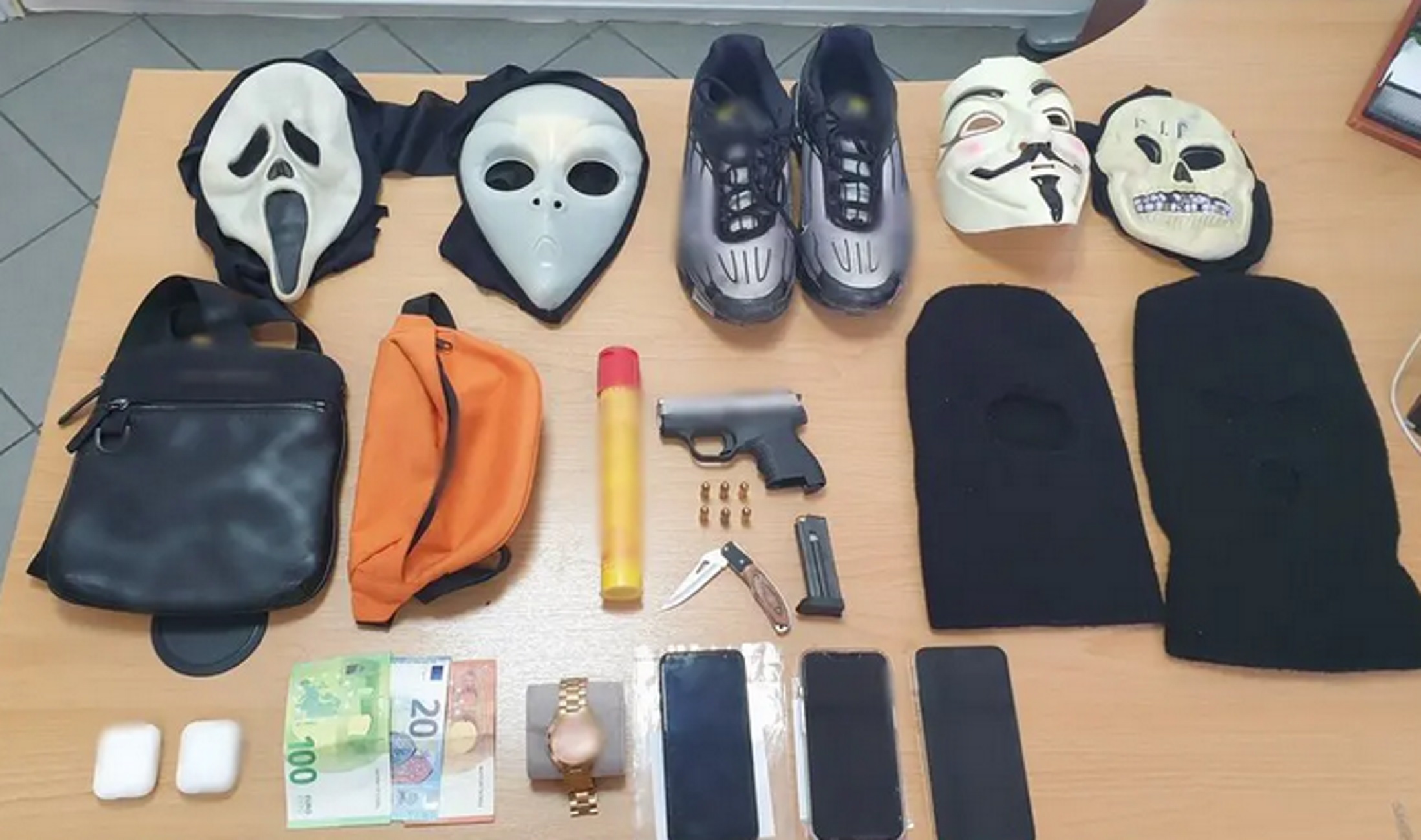 Εύβοια: Σκηνοθετημένη ληστεία με αποκριάτικες μάσκες – Στο κόλπο και τα δύο από τα τρία «θύματα»