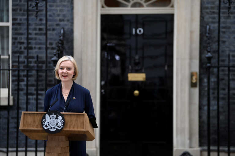 Παραιτήθηκε η Λιζ Τρας - Η πιο βραχύβια πρωθυπουργός της Βρετανίας
