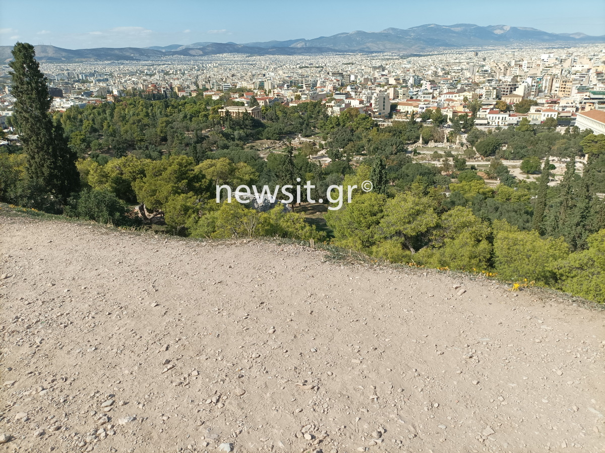 Ακρόπολη: Αυτοκτόνησε η γυναίκα που έπεσε στο κενό από τον Ιερό Βράχο