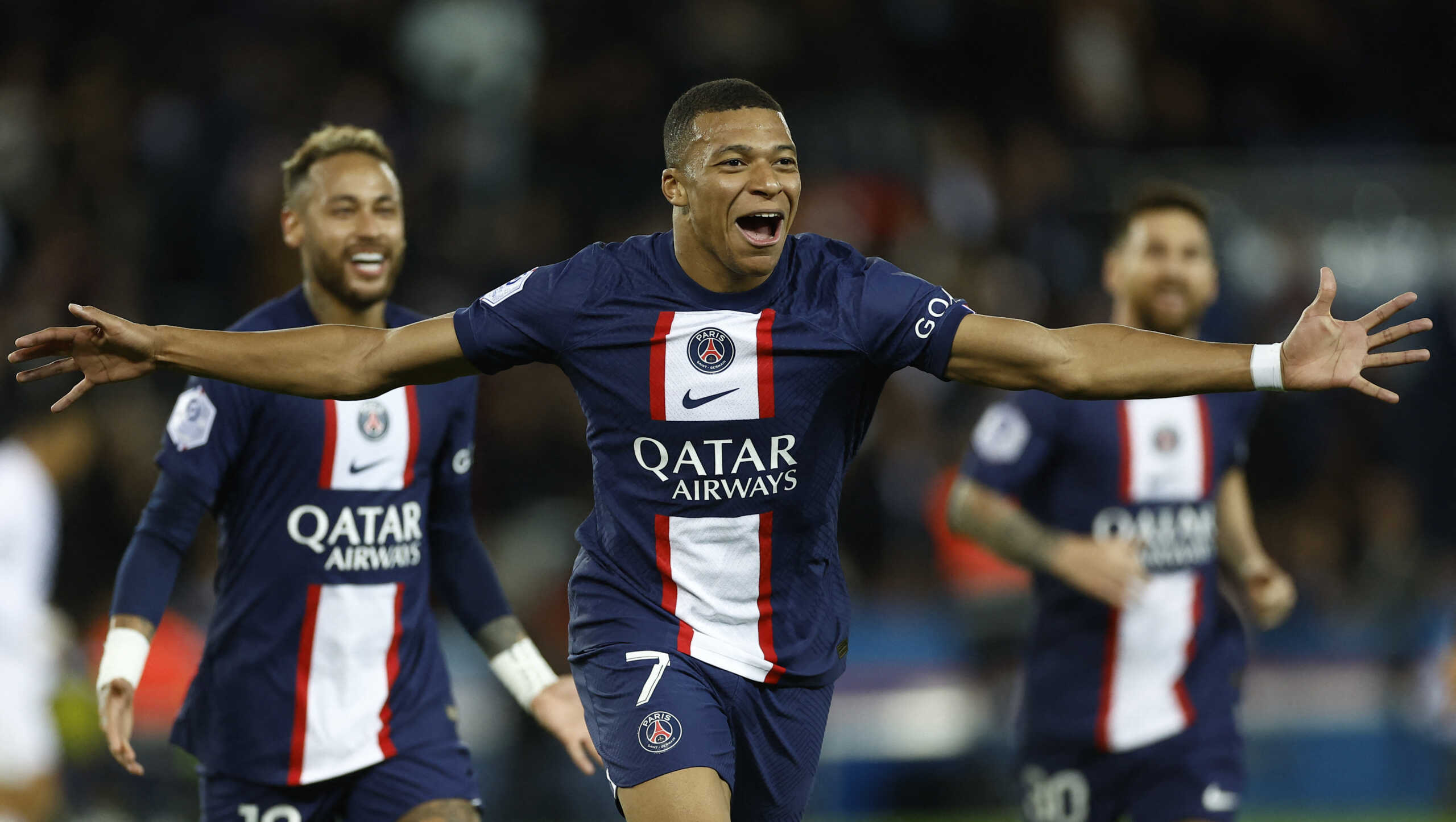 Soccer Football - Ligue 1 - Paris St Germain v OGC Nice - Parc des Princes, Paris, France - October 1, 2022 Paris St Germain's Kylian Mbappe celebrates scoring their second goal REUTERS