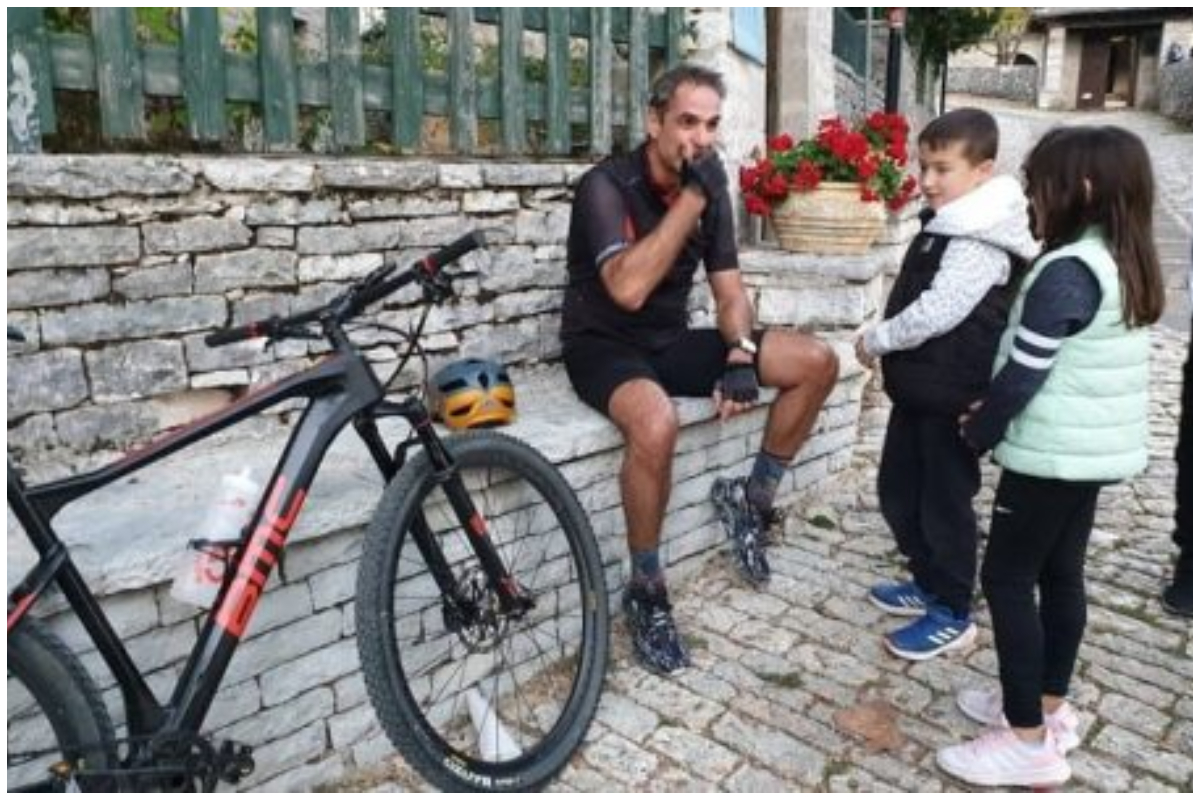 Κυριάκος Μητσοτάκης: Ποδηλατάδα από την Αρίστη μέχρι το Μονοδένδρι για τον πρωθυπουργό