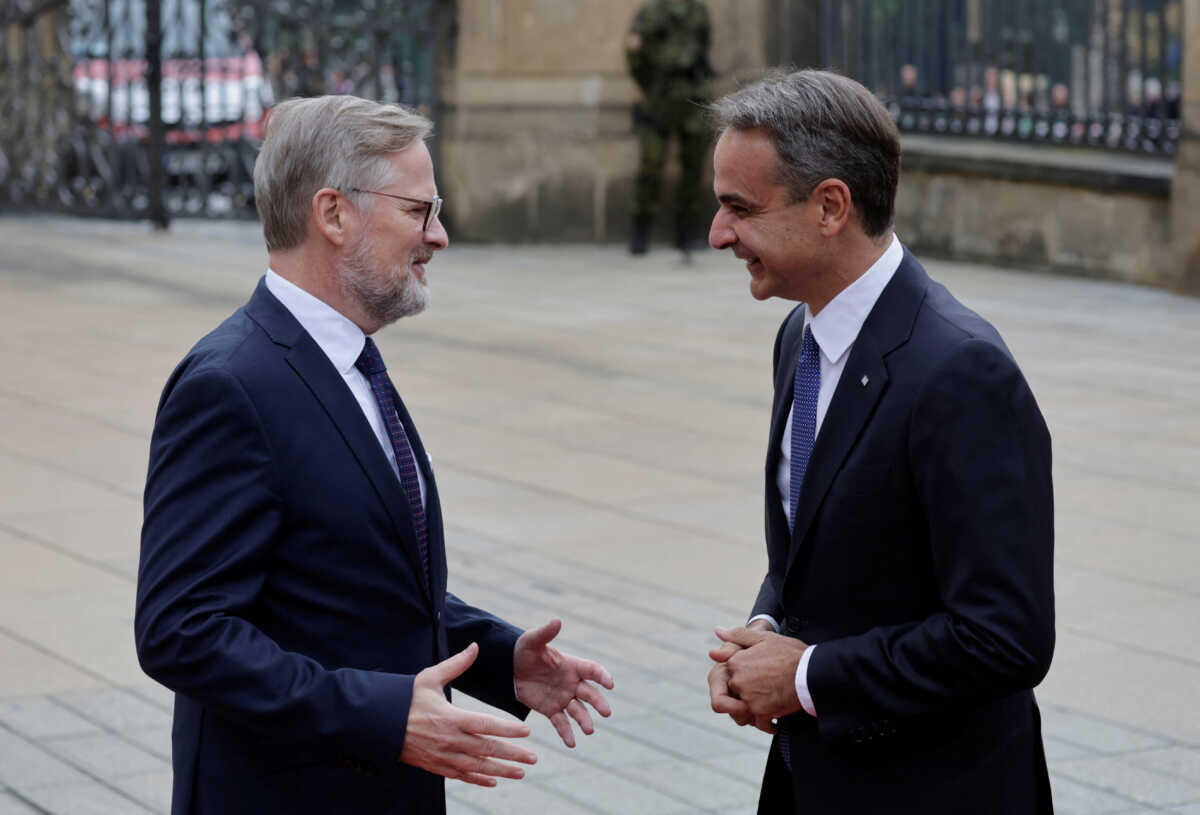 Czech Prime Minister Petr Fiala welcomes Greek Prime Minister Kyriakos Mitsotakis at the Informal EU 27 Summit and Meeting within the European Political Community at Prague Castle in Prague, Czech Republic, October 6, 2022. REUTERS