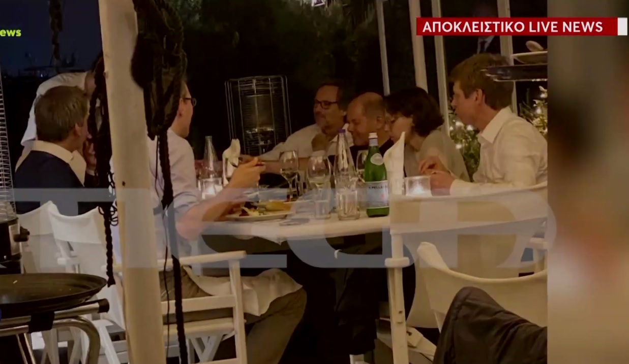 Η βόλτα του Όλαφ Σολτς στη Μαρίνα Φλοίσβου και το δείπνο σε μαγαζί της περιοχής – Τι περιελάμβανε το μενού