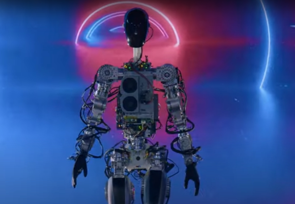 Optimus: Ο Έλον Μασκ παρουσίασε το ανθρωποειδές ρομπότ της Tesla