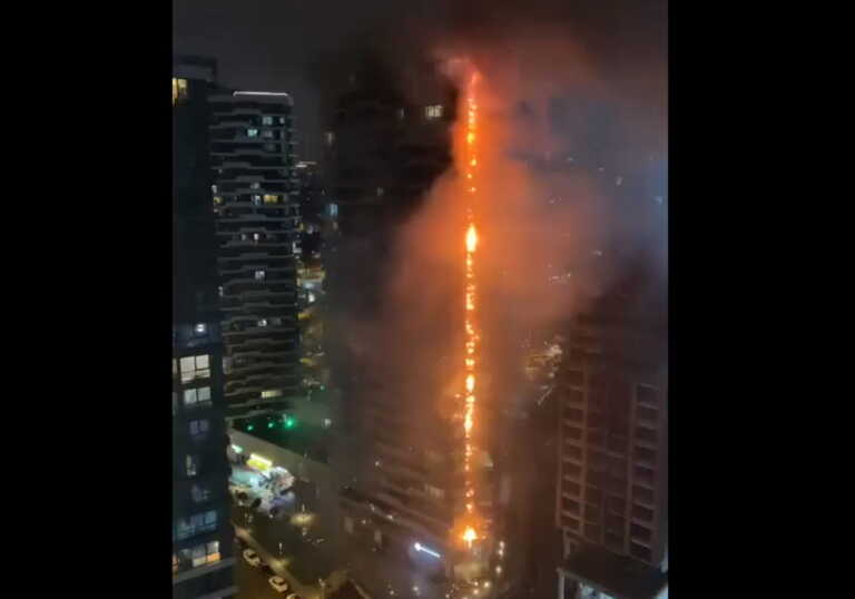 Φωτιά σε ουρανοξύστη στην Κωνσταντινούπολη – Δεν υπήρξαν θύματα