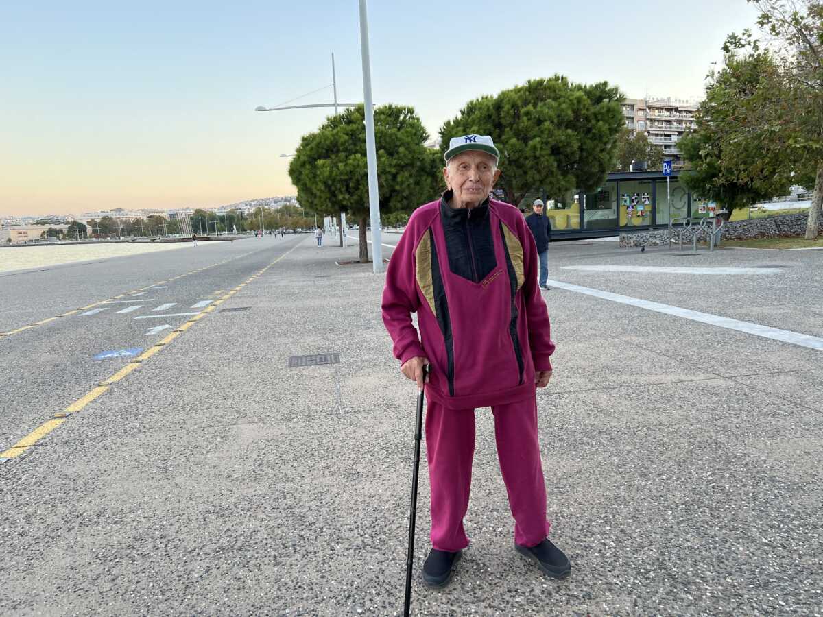 Θεσσαλονίκη: Πλησιάζει τα 100 χρόνια ζωής και αποκαλύπτει με χαμόγελο το μυστικό της μακροζωίας του