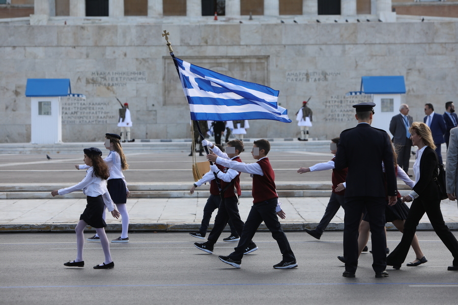 Υπουργείο Παιδείας: «Δεν εντοπίστηκε καμία καταγγελία» για τον διευθυντή που φέρεται να ζήτησε λεφτά από γονείς μεταναστών