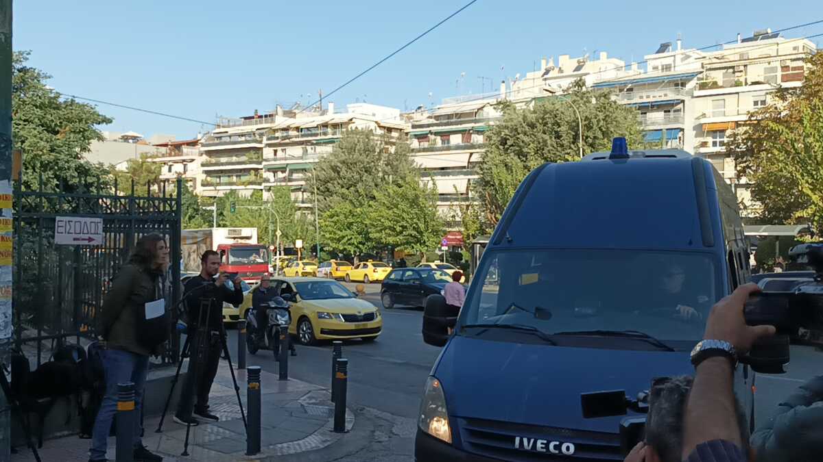 Ρούλα Πισπιρίγκου: Έφτασε στα δικαστήρια για να απολογηθεί για τους θανάτους Μαλένας και Ίριδας