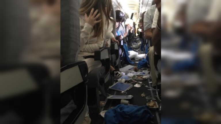 Χάος σε πτήση πάνω από τον Ατλαντικό – Χτυπούσαν στο ταβάνι επιβάτες από τις αναταράξεις