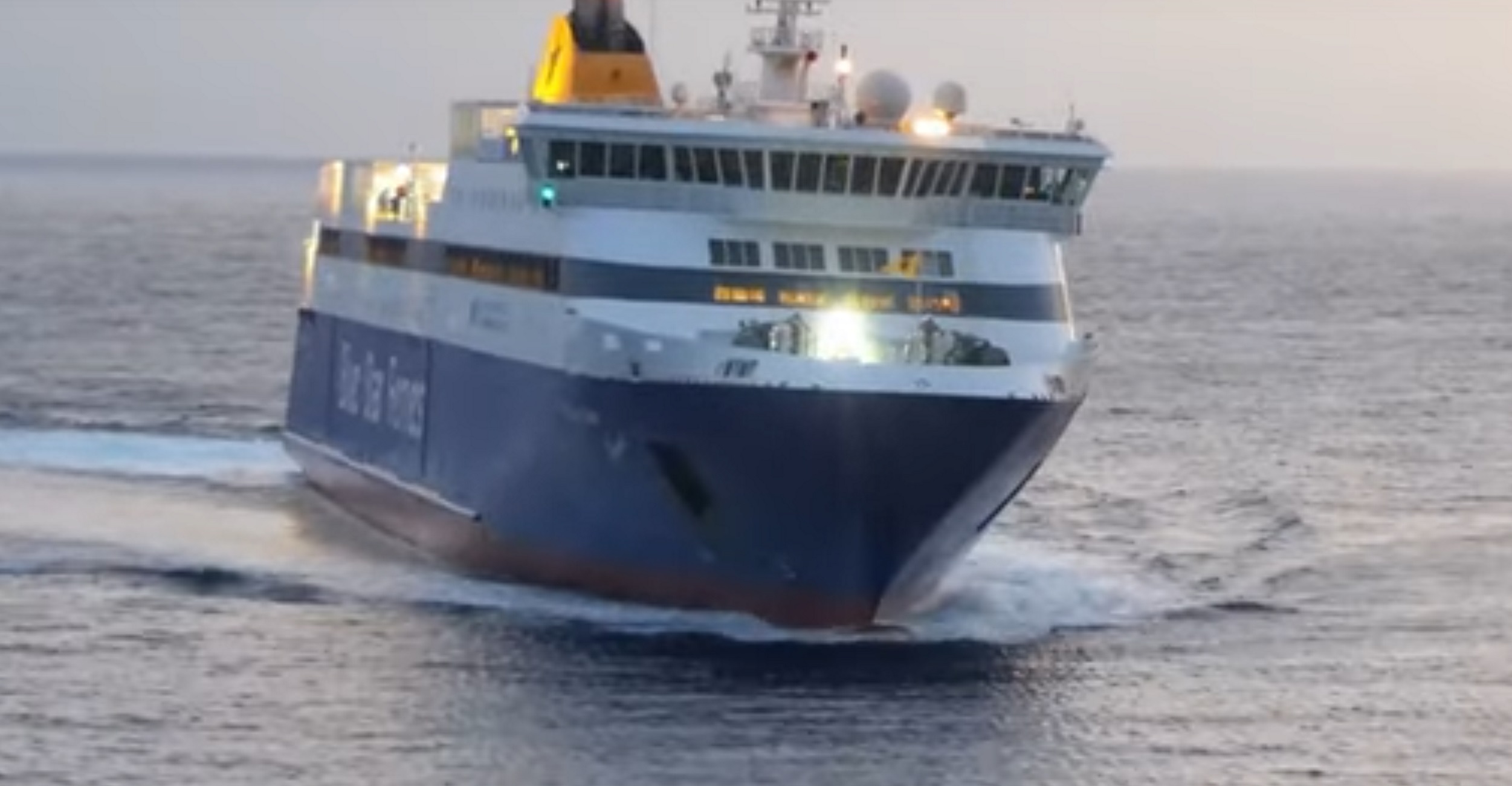 Κυκλάδες: «Διαβήτης» το Blue Star Naxos στο λιμάνι της Δονούσας – Δείτε τι έκανε ο καπετάνιος