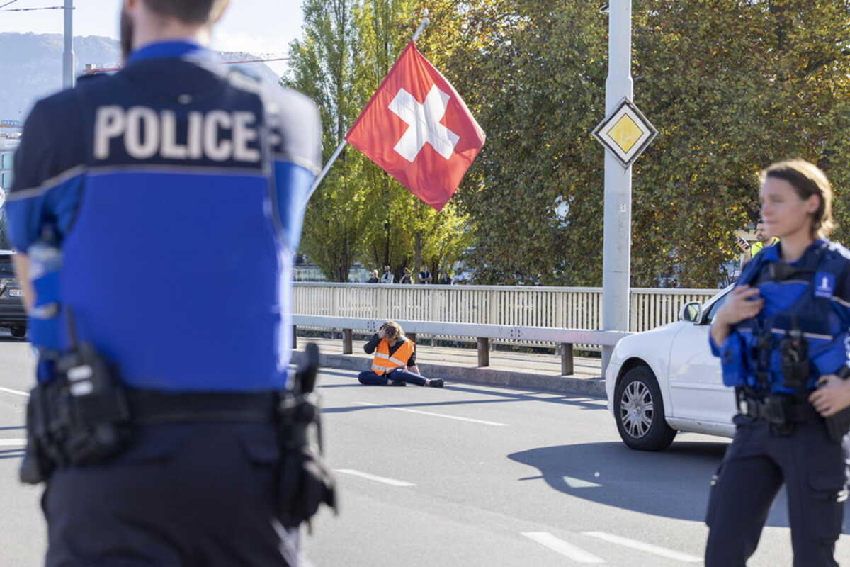 Ελβετία: Μεθυσμένος αστυνομικός πυροβόλησε 7 φορές μέσα σε τμήμα της Γενεύης