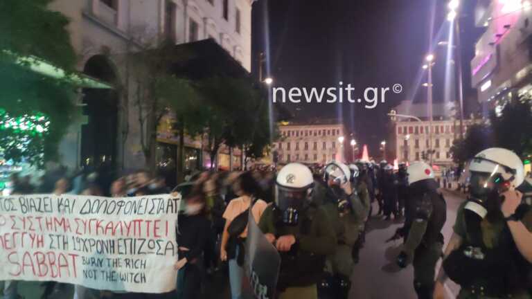Διαμαρτυρία και πορεία στην Αθήνα για τον βιασμό της 19χρονης στο ΑΤ Ομόνοιας -
