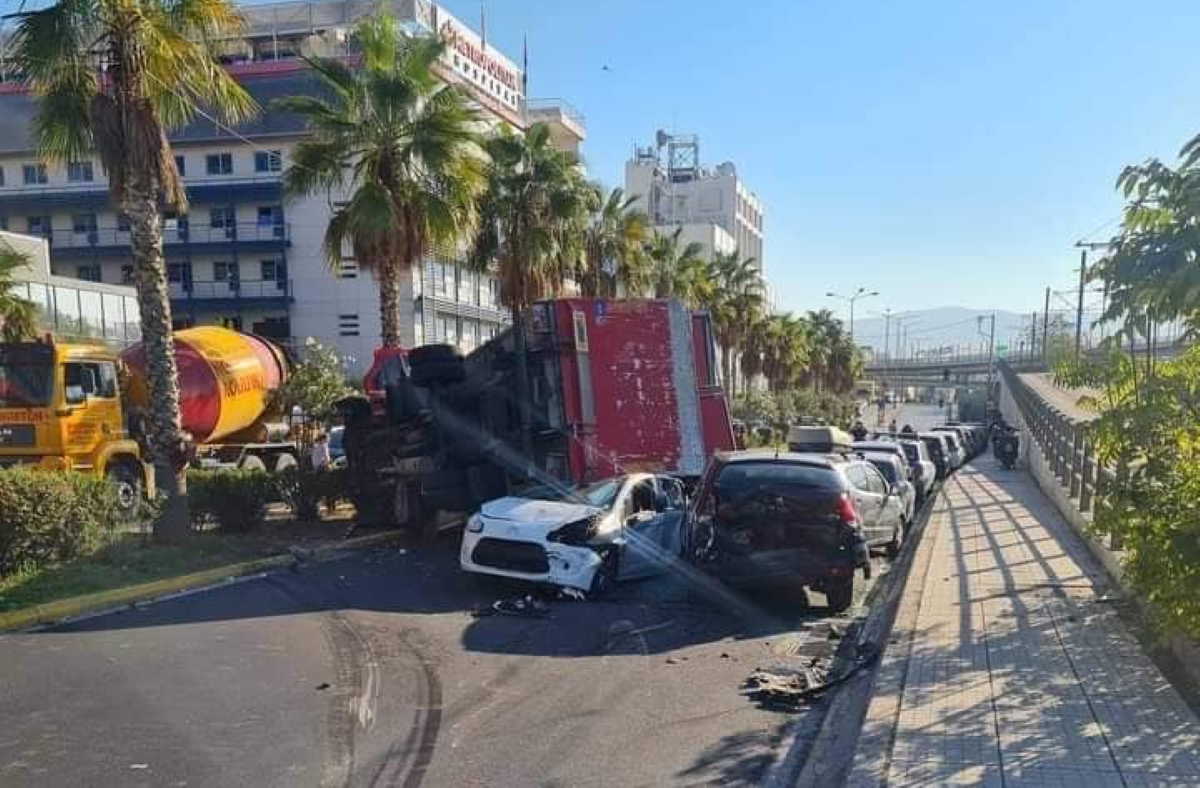 Τροχαίο στην παλιά παραλιακή – Νταλίκα καταπλάκωσε αυτοκίνητο