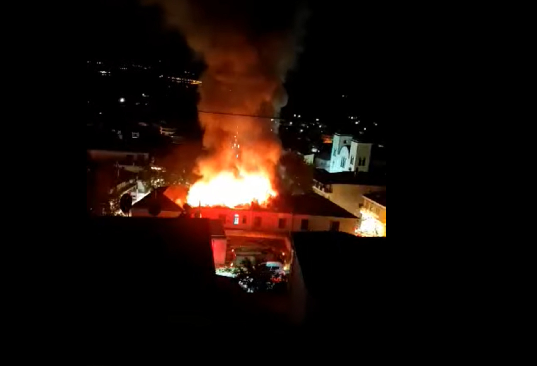 Κοζάνη: Φωτιά στο Δημαρχείο Σερβίων