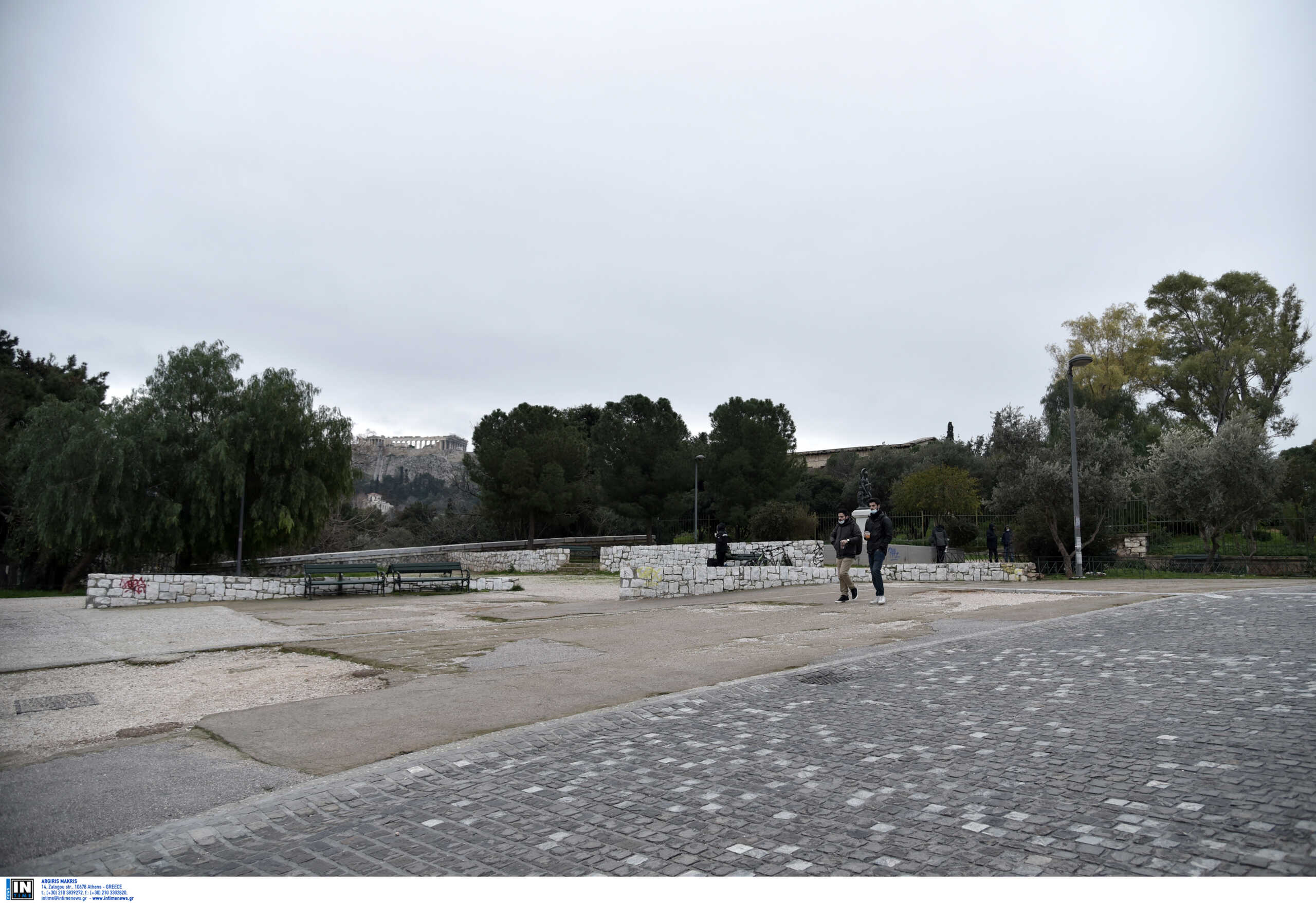 Le Figaro για την ανάπλαση της πλατείας Θησείου: Η ιστορική γωνιά της Αθήνας αλλάζει πρόσωπο