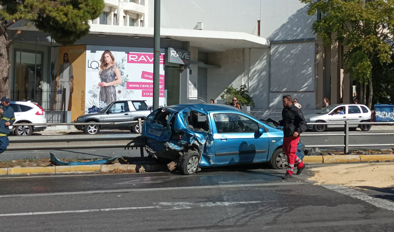 Σοβαρό τροχαίο στην Αγία Παρασκευή – Τούμπαρε αυτοκίνητο, δυο τραυματίες