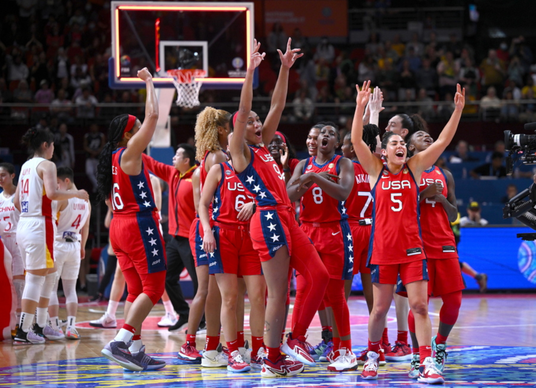 epa10217074 USA players celebrate winning the 2022 FIBA Women's Basketball World Cup Final match between the USA and China at Qudos Bank Arena in Sydney, Australia, 01 October 2022.  EPA