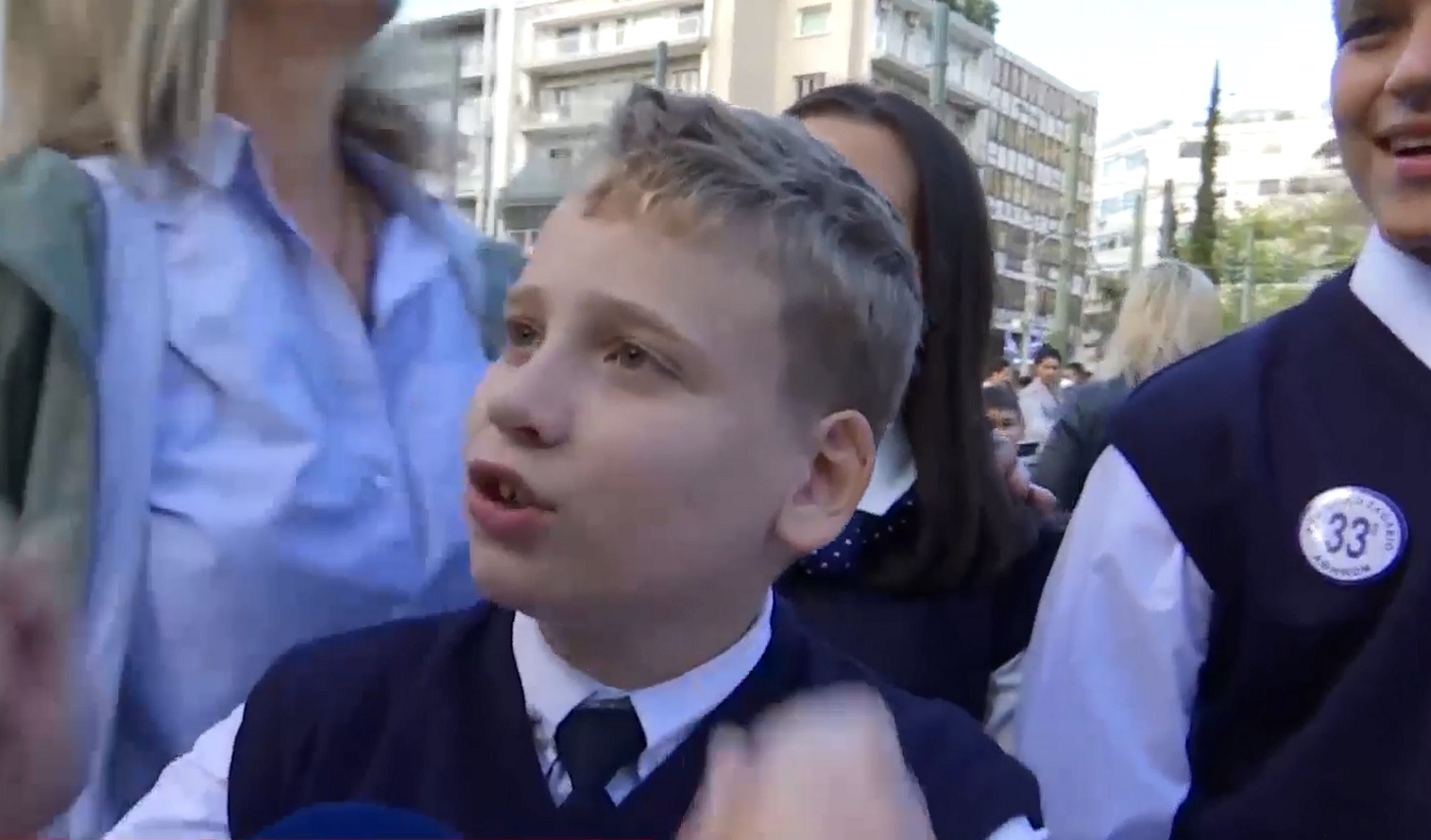 Παρέλαση 28ης Οκτωβρίου: Viral ο μικρός μαθητής από την Αθήνα – «Θα είμαστε το καλύτερο σχολείο που θα δειχθεί»