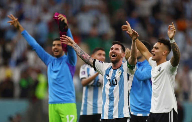 Μουντιάλ 2022: Ο βουρκωμένος Σκαλόνι και οι πανηγυρισμοί των παικτών της Αργεντινής στα αποδυτήρια