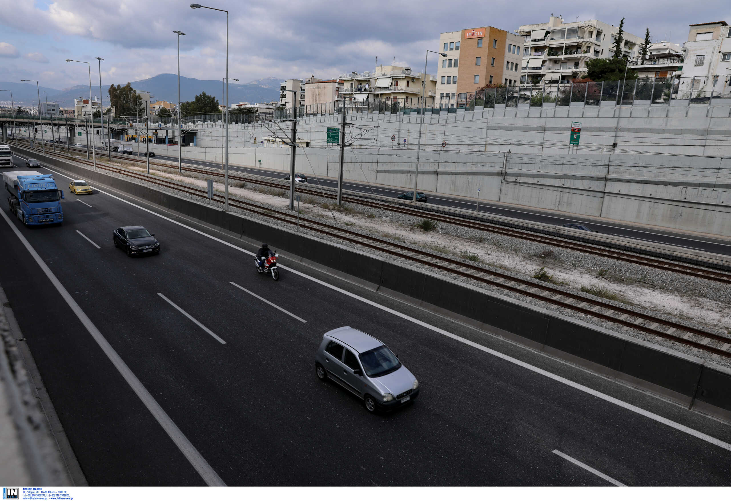 Τροχαίο στην Αττική Οδό – Ένας ελαφρά τραυματίας, μετ’ εμποδίων η κυκλοφορία