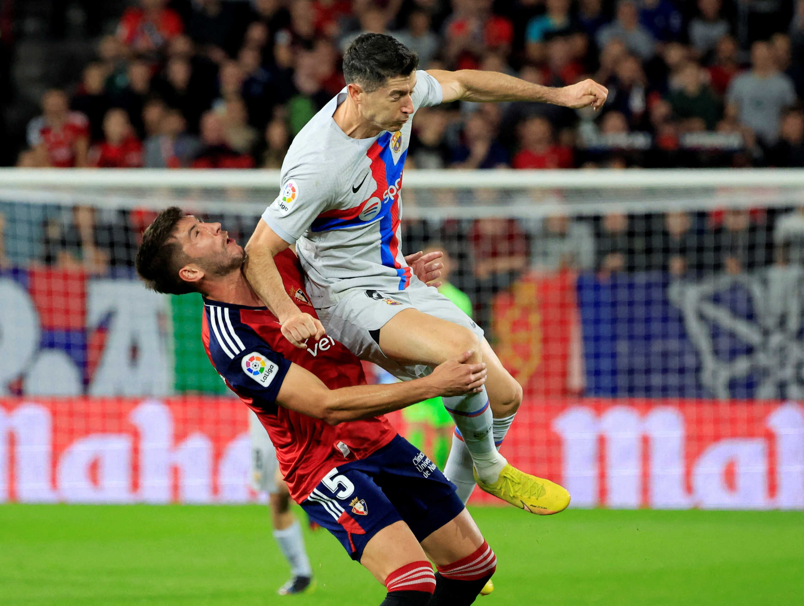 Soccer Football - LaLiga - Osasuna v FC Barcelona - El Sadar Stadium, Pamplona, Spain - November 8, 2022 FC Barcelona's Robert Lewandowski fouls Osasuna's David Garcia before being shown a red card REUTERS