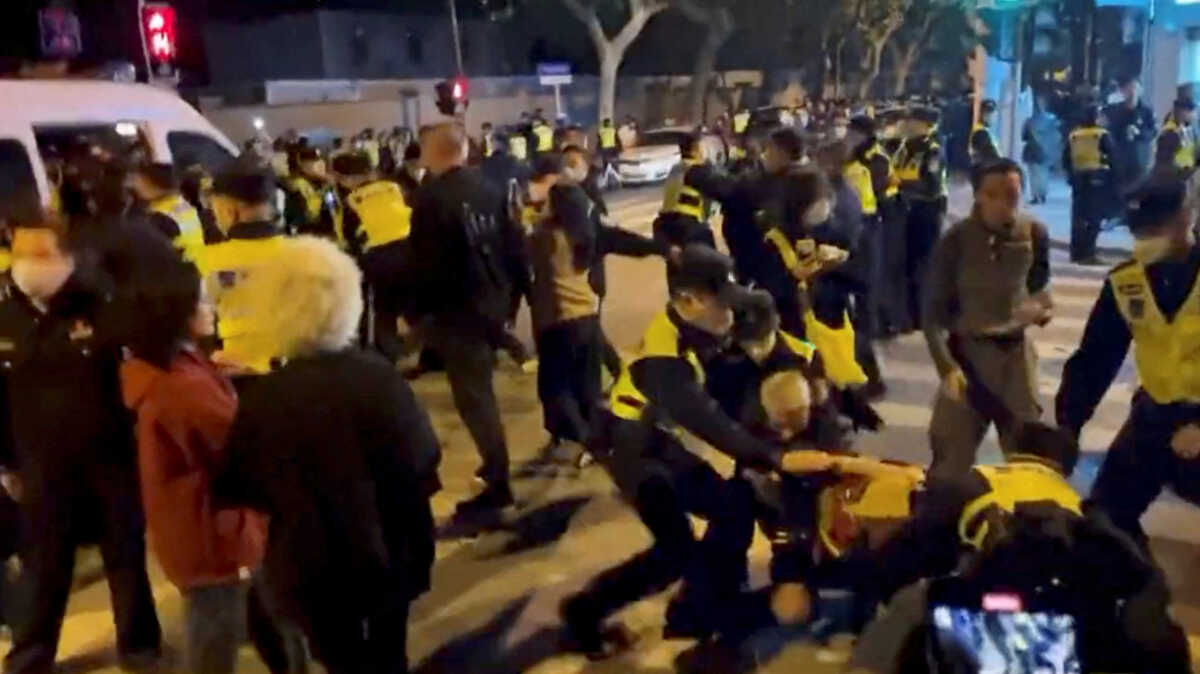 Κίνα: Νέο ρεκόρ κρουσμάτων κορονοϊού, κλιμακώνονται οι διαδηλώσεις και τα επεισόδια