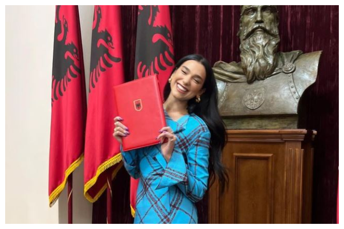 H Dua Lipa πήρε την αλβανική υπηκοότητα – «Θα είμαι και εγώ Αλβανίδα με χαρτιά»