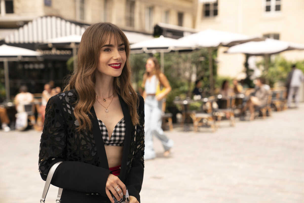 Netflix: Emily in Paris, Glitter και ακόμη 18 σειρές που δεν πρέπει να χάσετε τον Δεκέμβριο