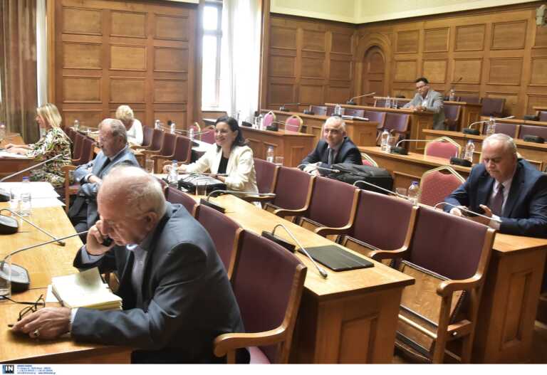Παρακολουθήσεις: Ο Γρηγόρης Δημητριάδης στην Επιτροπή της Βουλής – Κώλυμα από Μπίτζιο, Λαβράνο, Ντίλιαν