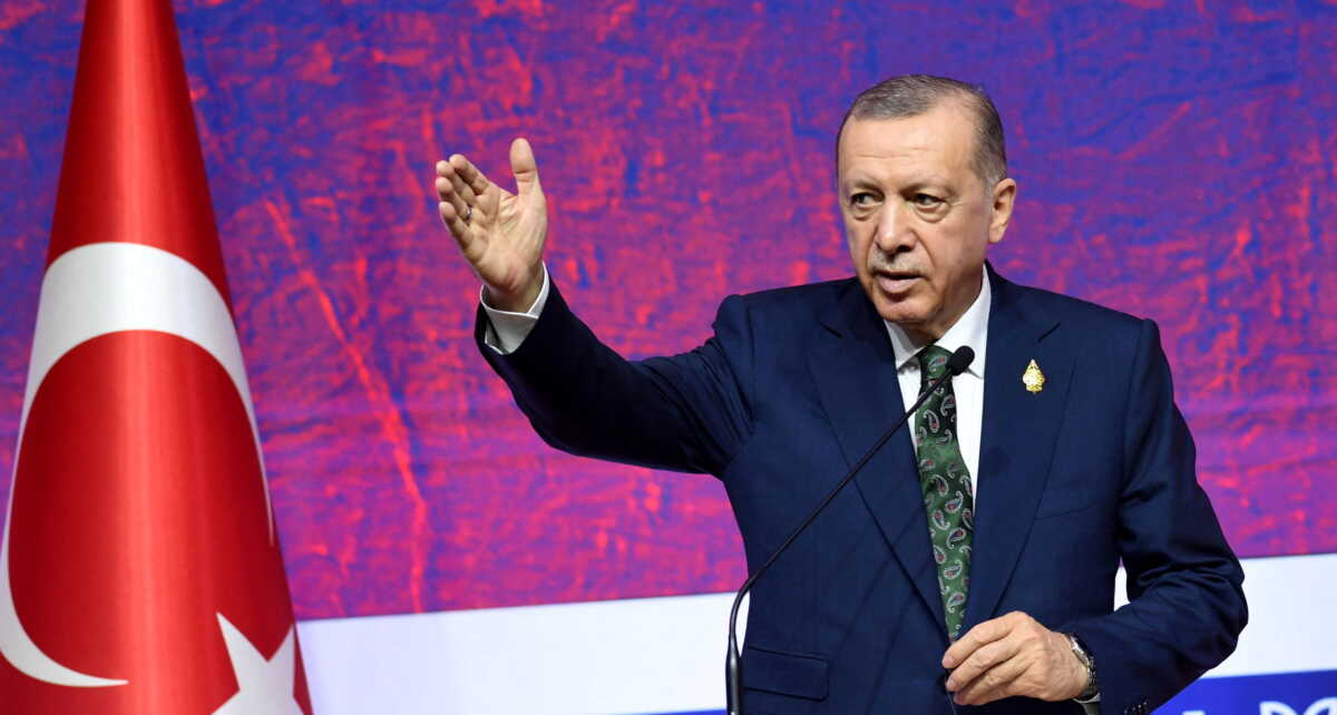 Τουρκία: «Κόλαφος» για Ερντογάν το Economist – «Πρέπει να χάσει τις εκλογές και να φύγει»