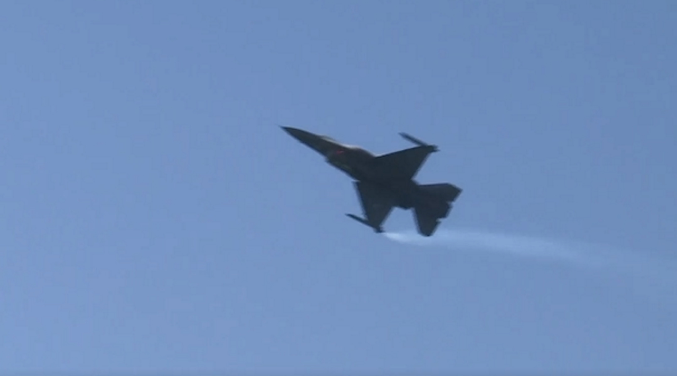 «Μολών Λαβέ» – Το μήνυμα πιλότου F-16 της ομάδας «ΖΕΥΣ» σε πτήση επίδειξης που κόβει την ανάσα