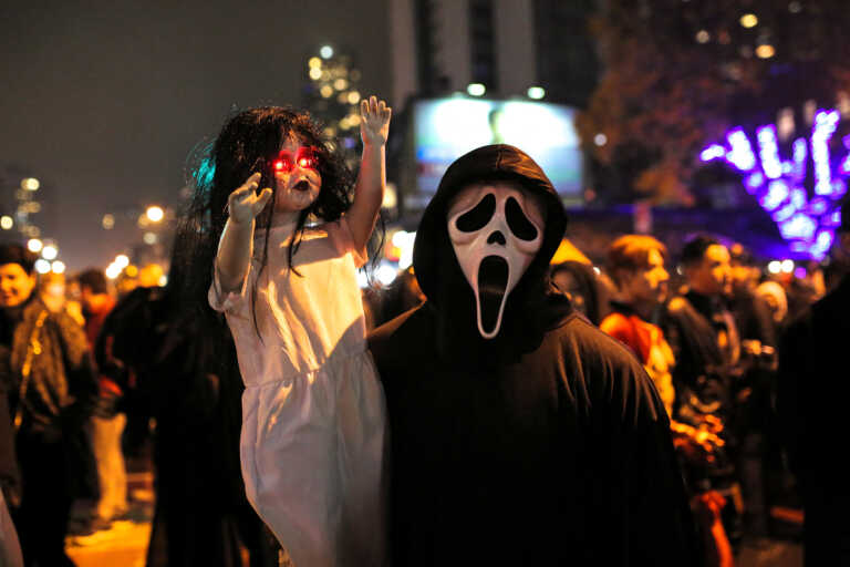 Κολασμένο Halloween σε Κάνσας και Σικάγο – Ένας νεκρός και 20 τραυματίες από πυροβολισμούς
