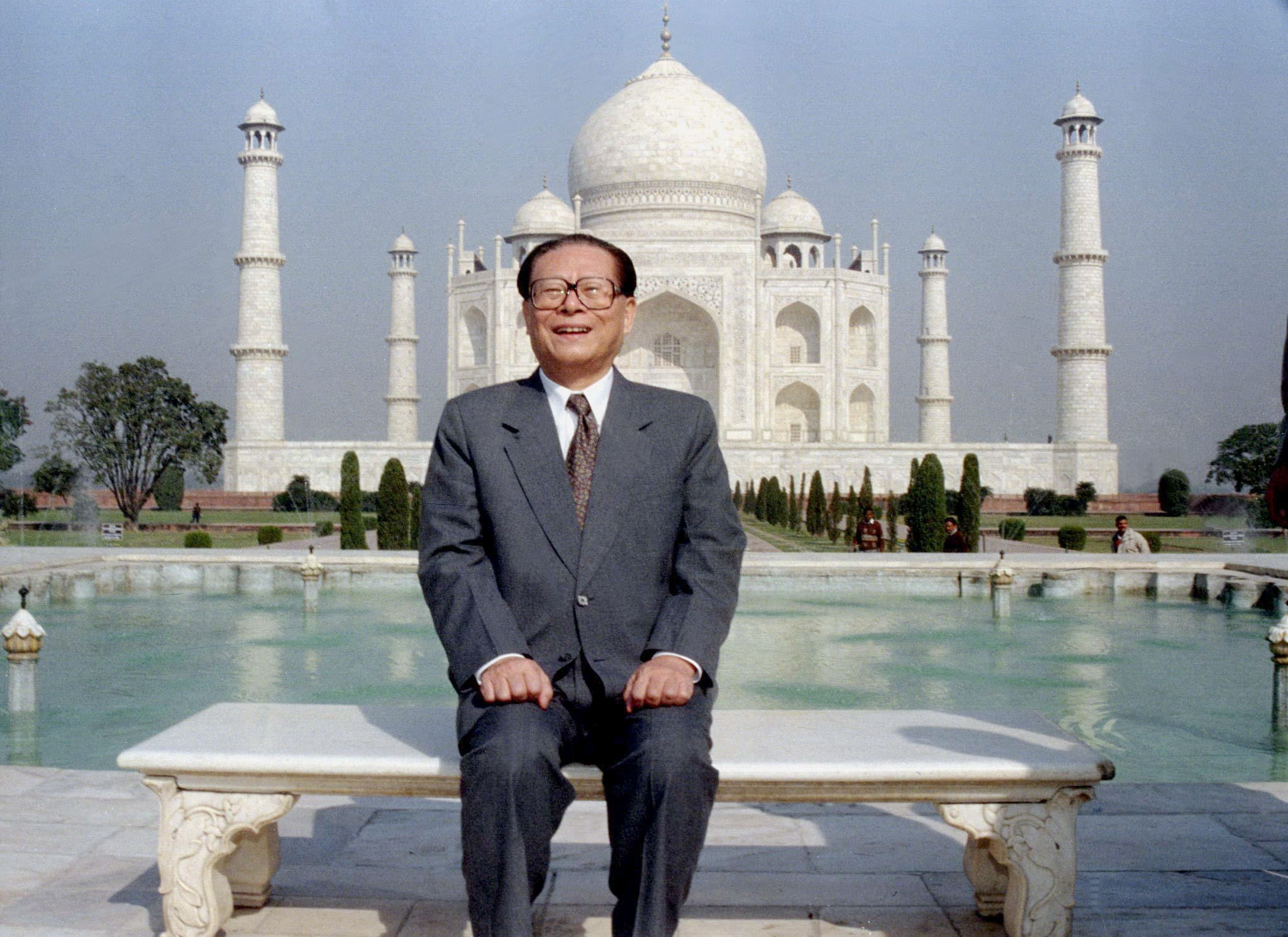 FILE PHOTO: Chinese President Jiang Zemin poses in front of the Taj Mahal in Agra, India, November 30, 1996.  REUTERS