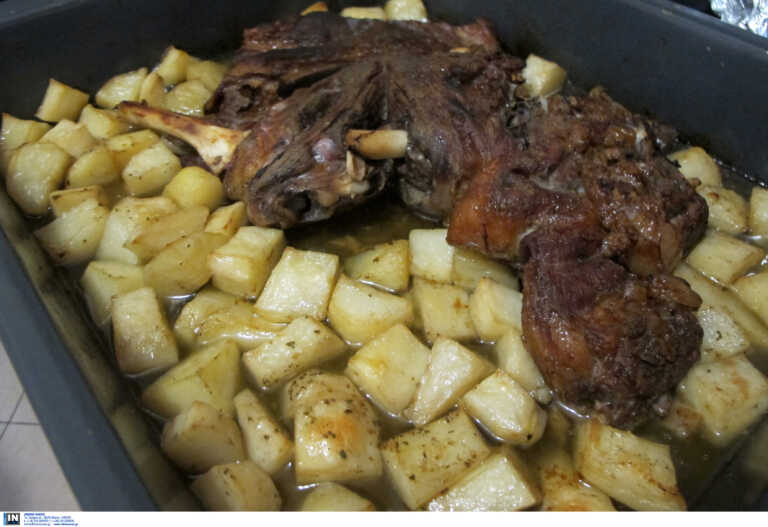 Αρνί και κατσίκι «εκθρονίζουν» το χοιρινό κρέας για το φετινό τραπέζι της Πρωτοχρονιάς στη Θεσσαλονίκη