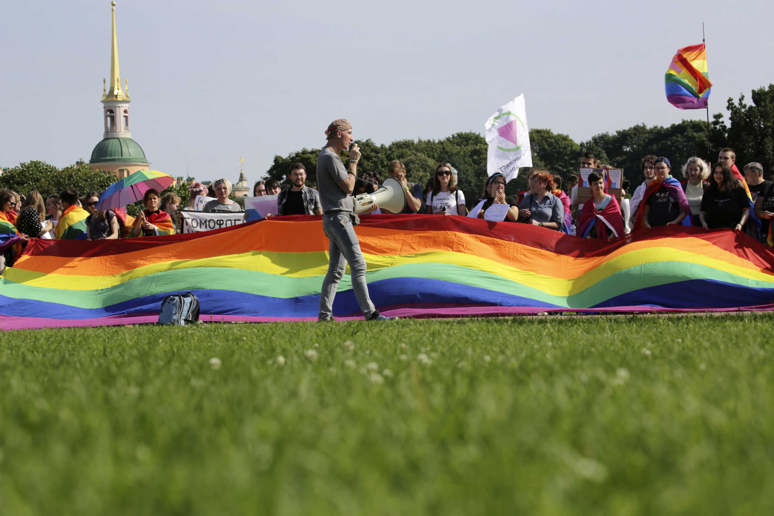 Ρωσία κατά των ΛΟΑΤΚΙ: Πέρασαν νομοσχέδιο που απαγορεύει την προπαγάνδα «μη παραδοσιακών σεξουαλικών σχέσεων»