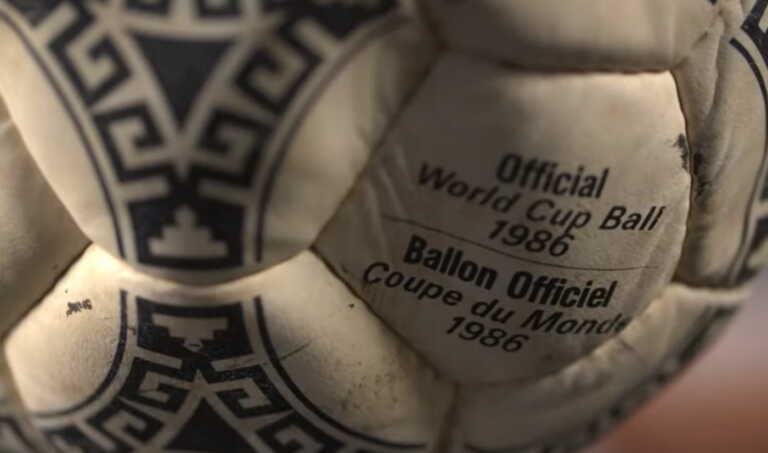 Ντιέγκο Μαραντόνα: Σε δημοπρασία η μπάλα από το Αργεντινή – Αγγλία του 1986 με το «χέρι του Θεού»
