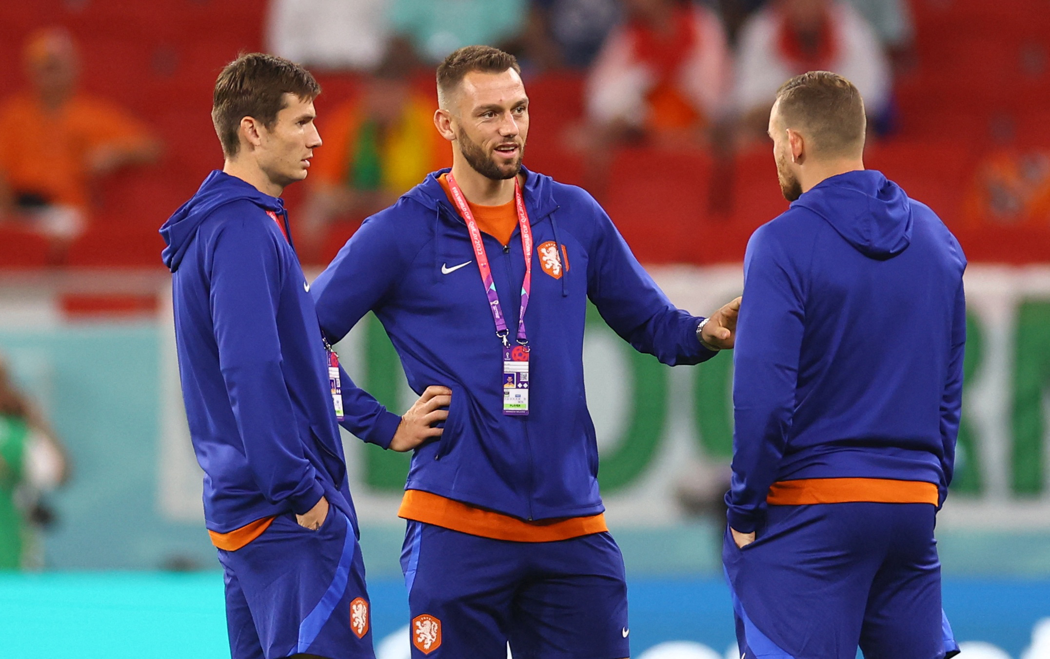 Soccer Football - FIFA World Cup Qatar 2022 - Group A - Senegal v Netherlands - Al Thumama Stadium, Doha, Qatar - November 21, 2022 Netherlands' Stefan de Vrij with teammates on the pitch before the match REUTERS