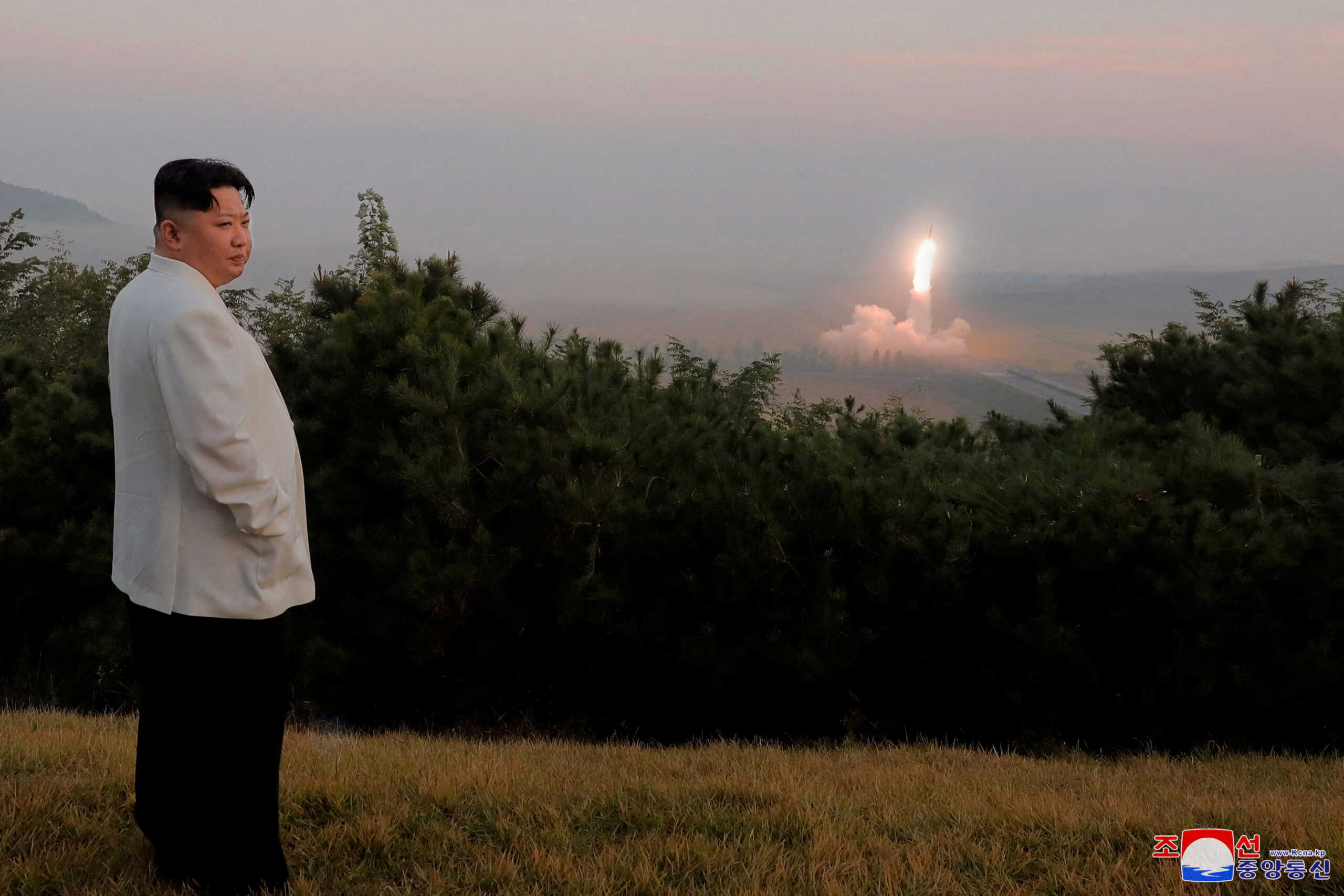 Η Βόρεια Κορέα προχώρησε σε 100 βολές πυροβολικού προς τη θαλάσσια ζώνη ασφαλείας