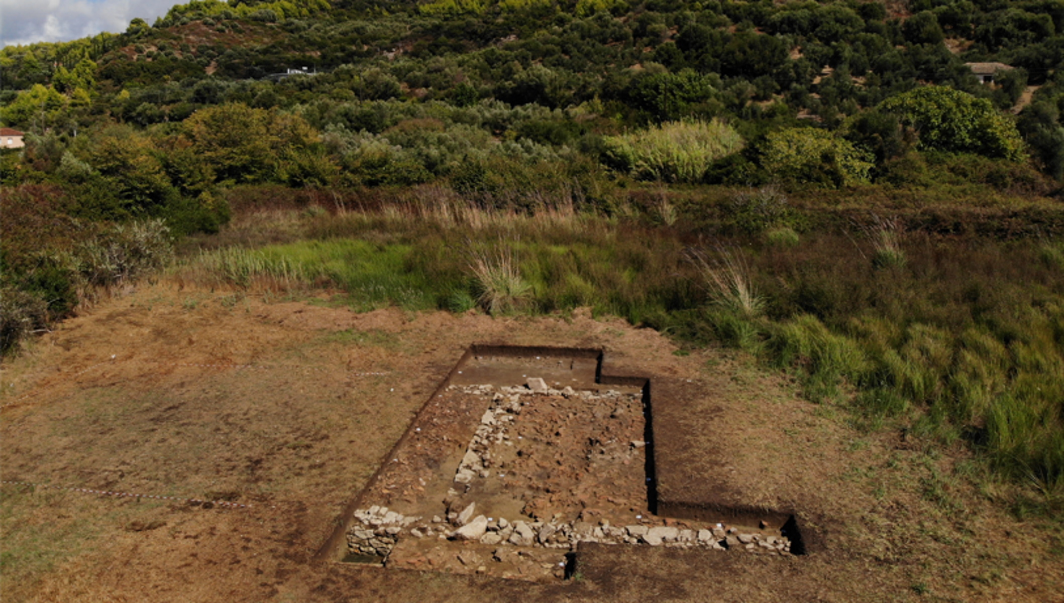 Βρέθηκε ναόσχημο κτίριο στο Κλειδί Σαμικού, πιθανότατα ο περίφημος ναός του Ποσειδώνα