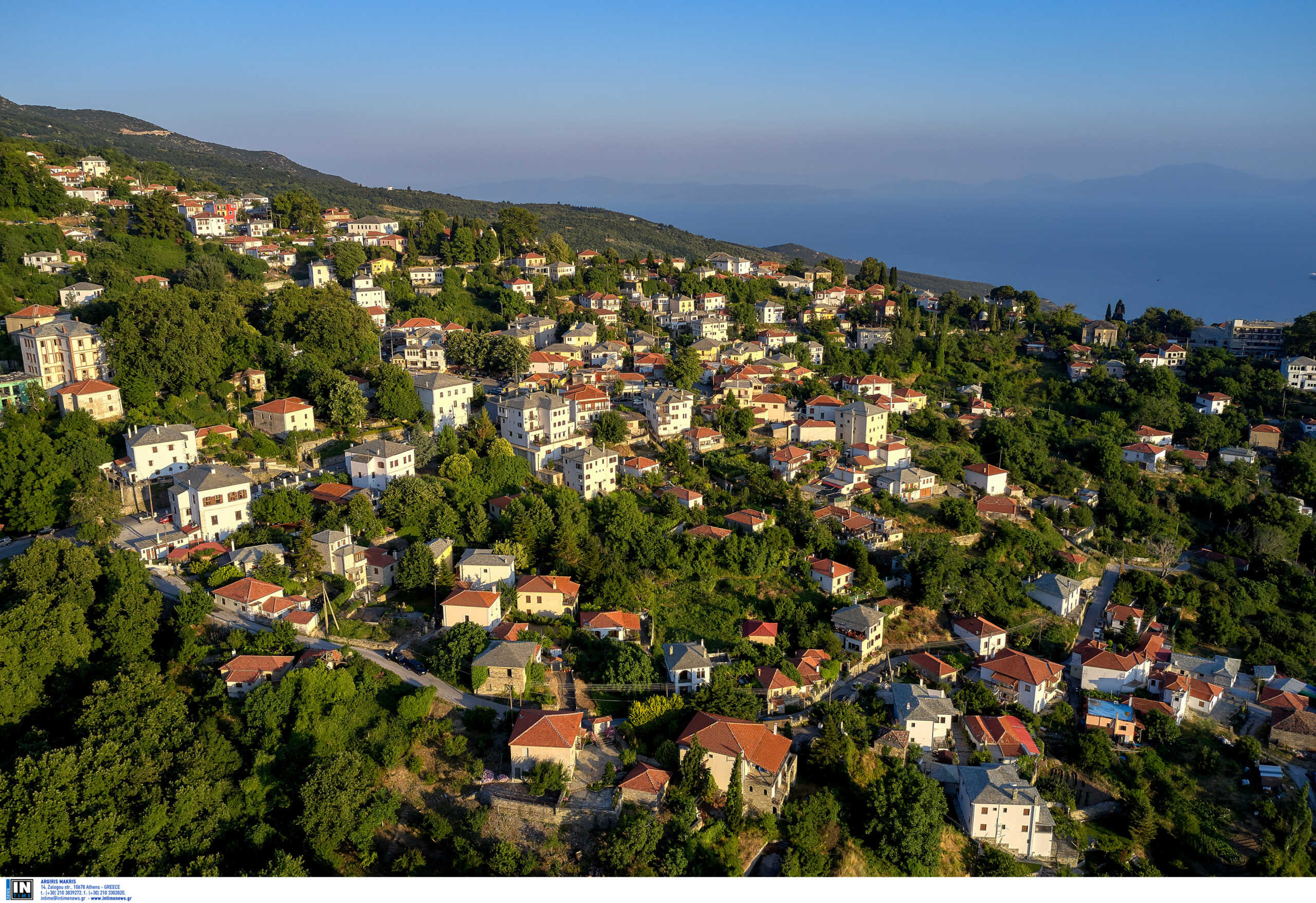 Πήλιο: Μαχαίρωσε γείτονα στα Καλά Νερά και εξαφανίστηκε με τον πατέρα του – Στο χειρουργείο ο τραυματίας