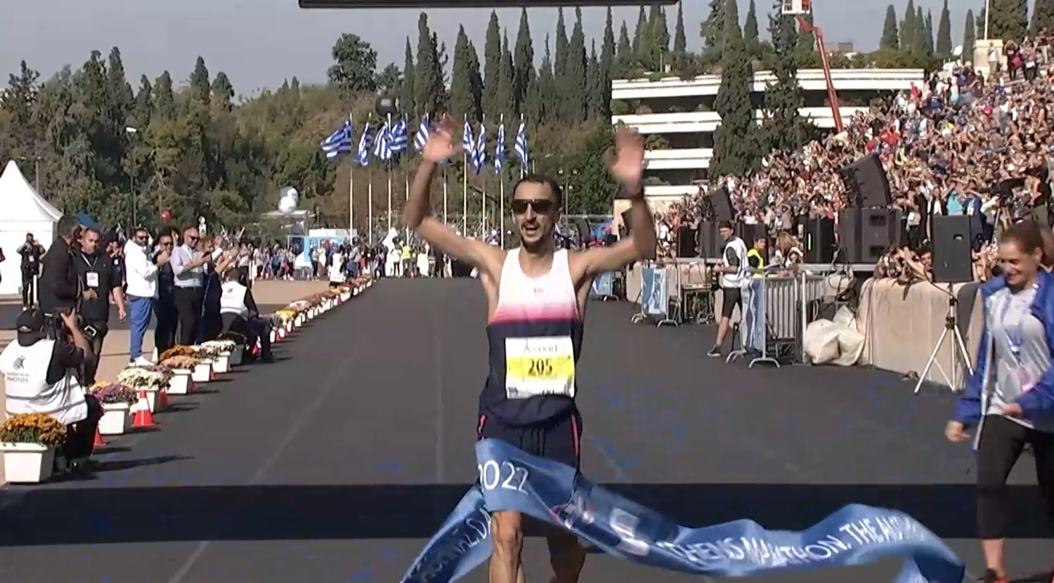 Αυθεντικός Μαραθώνιος Αθήνας 2022: Ο Χαράλαμπος Πιτσώλης νίκησε τον Γκελαούζο και τερμάτισε πρώτος στο Καλλιμάρμαρο