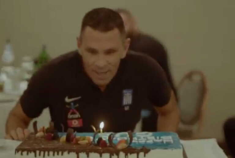 Εθνική ποδοσφαίρου: Έκπληξη για Γκουστάβο Πογέτ με τούρτα γενεθλίων