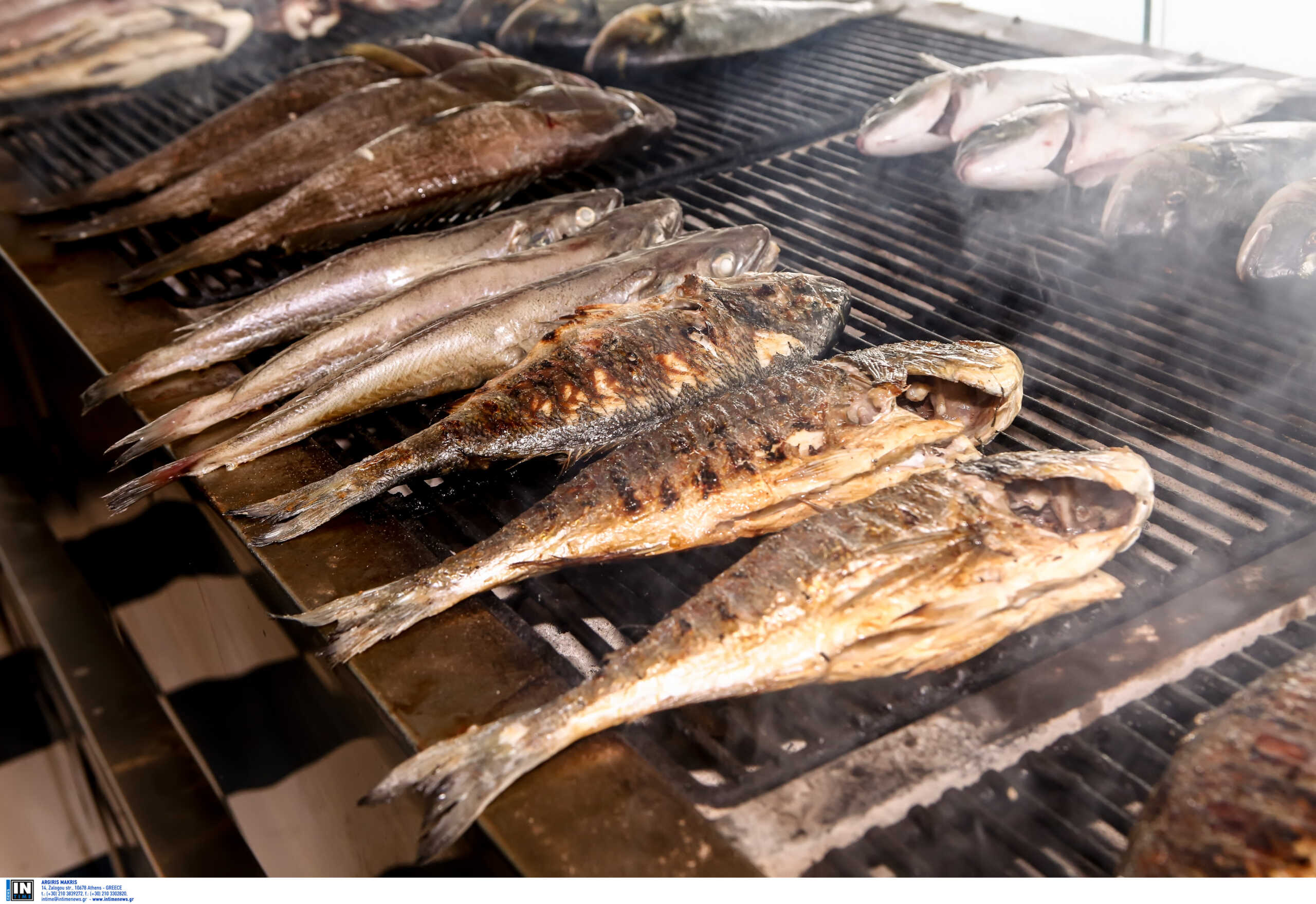 Κάρπαθος: Σάλος για τα ψάρια που τα τηγάνιζαν ζωντανά σε καυτό λάδι – «Είναι βασανισμός»