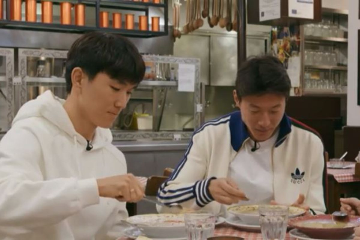 Ολυμπιακός: Χουάνγκ και Ουί Τζο δοκίμασαν πατσά, ντολμαδάκια και μαγειρίτσα