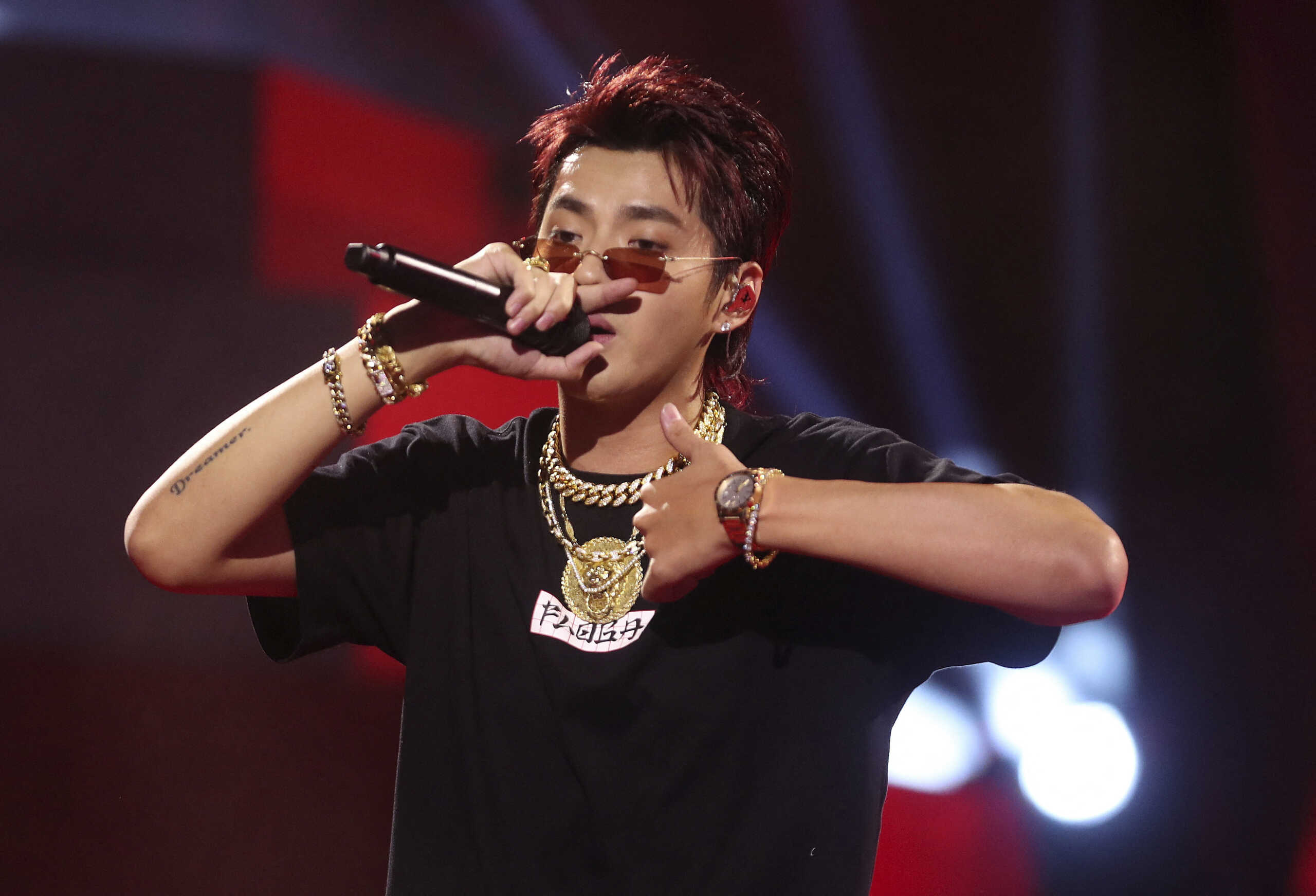 Κίνα: Ο τραγουδιστής Kris Wu καταδικάστηκε σε 13 χρόνια φυλάκισης για βιασμό