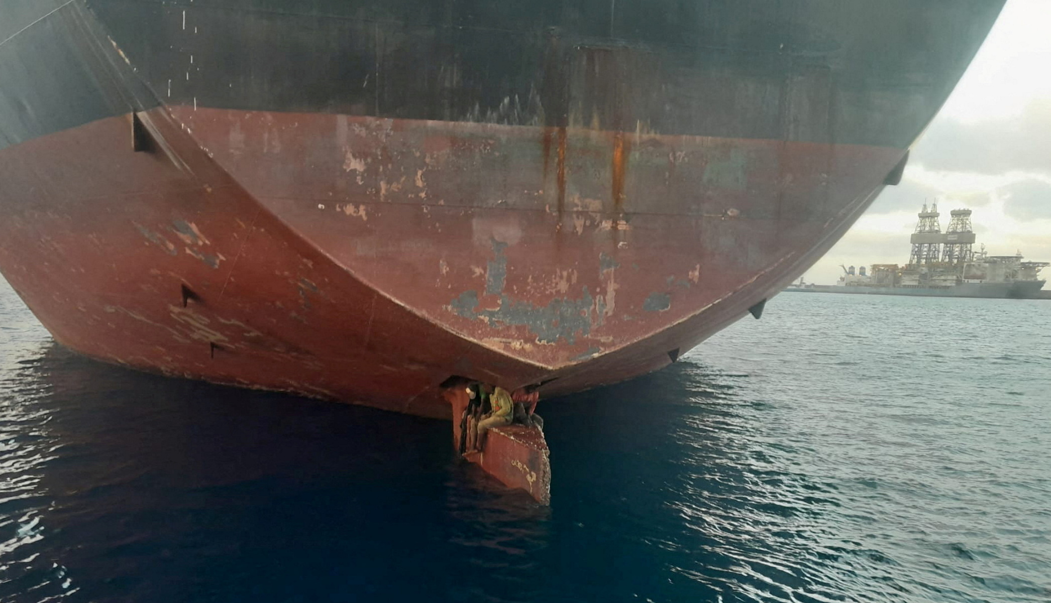 Ισπανία: Διώχνουν τους  Νιγηριανούς μετανάστες που ταξίδεψαν 11 μέρες πάνω στο πηδάλιο τάνκερ