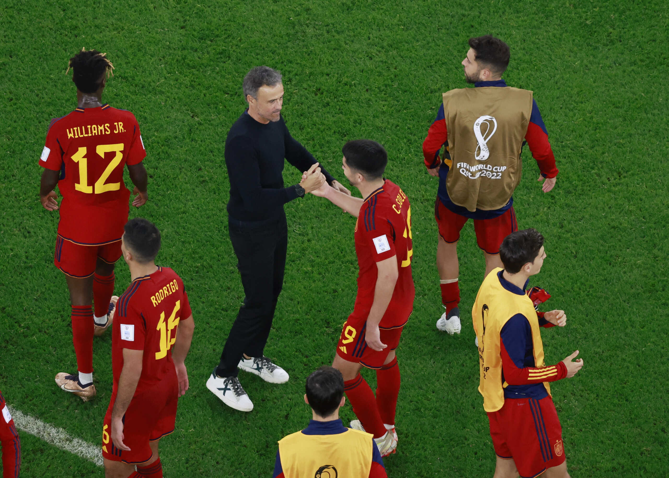 Soccer Football - FIFA World Cup Qatar 2022 - Group E - Spain v Costa Rica - Al Thumama Stadium, Doha, Qatar - November 23, 2022 Spain coach Luis Enrique shakes hands with Carlos Soler after the match REUTERS